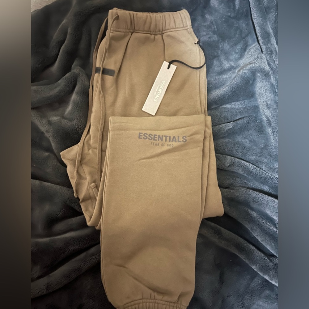 Selling Essentials Sweatpants in the color harvest, Size medium